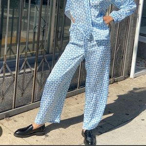 Lisa Says Gah silky flower pants size medium